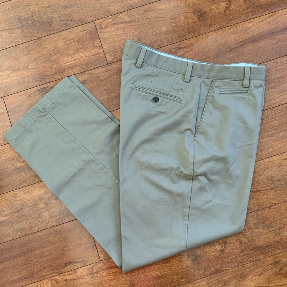 Dockers D4 Flat Front Khakis 34 x 32